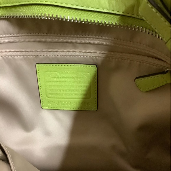 ๐๐HP๐๐Coach "RARE"- NWT Madison Tote #20466SV/KIWI w/ Scarf & Bracelet-All NWT - Picture 11 of 16